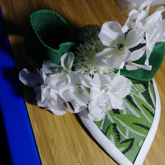 Floral Fasinator - Picture 3 of 3